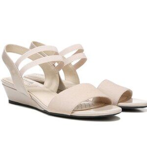 LifeStride Women's Yolo Medium Sandal (WIDE)